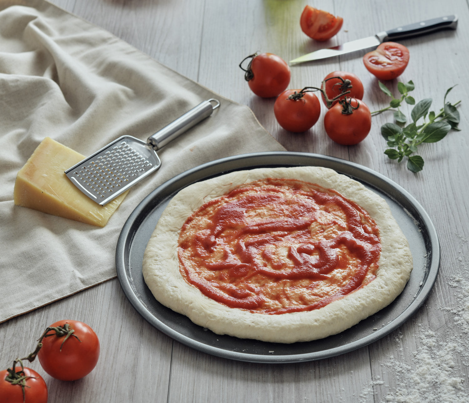 Brinox 33cm Non-stick Pizza Baking Mold - easy to cook and clean - Made in Brazil with high quality Aluminium.